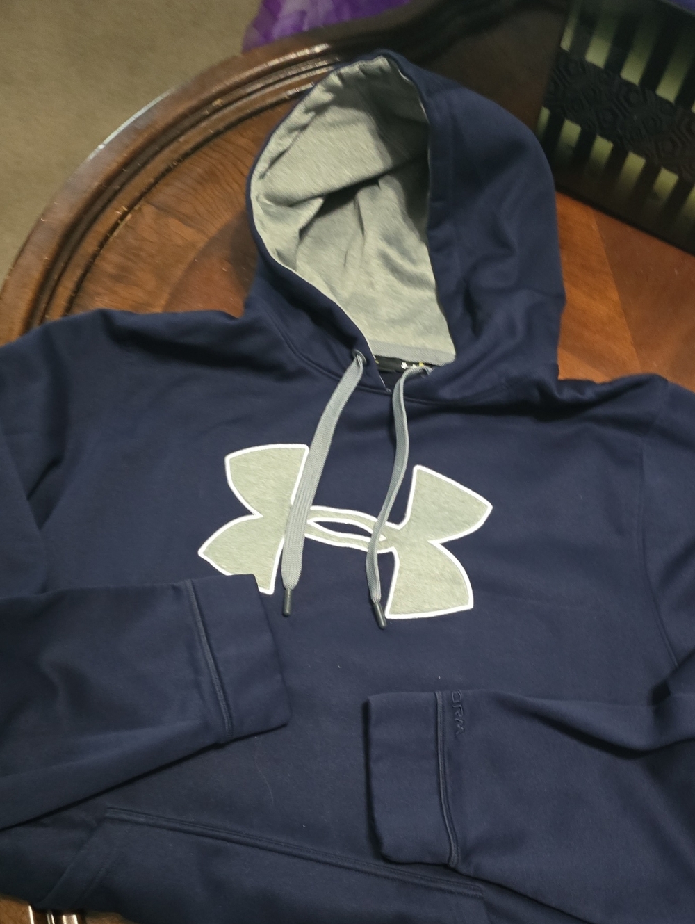 Under Armour Hoodie. Like New!